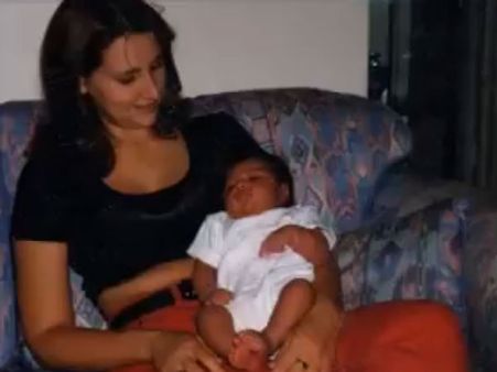 பெற்றோருக்காக சொந்த தம்பி, தங்கைக்கு தாயான பெண்...!