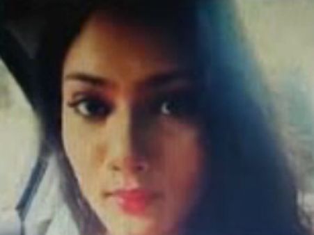 தூக்கில் தொங்கிய டிவி சீரியல் நடிகை.. துப்பட்டாவில் தூக்குப் போட்டுக் கொண்டார்!