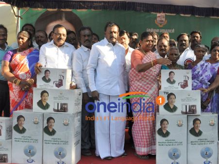 தேர்தல் வருதுப்பா... இலவச மிக்சி கிரைண்டர், ஃபேன் விநியோகம் தீவிரம்