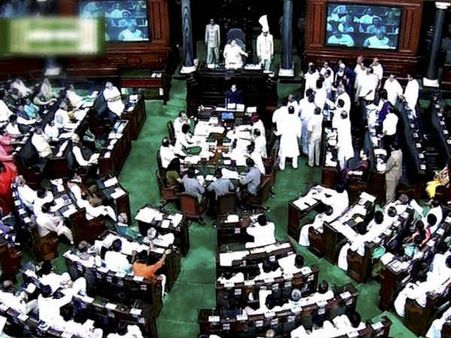 சோனியாவை தரக்குறைவாக பேசிய கிரிராஜ் சிங்... லோக்சபாவில் காங்கிரஸ் கடும் அமளி