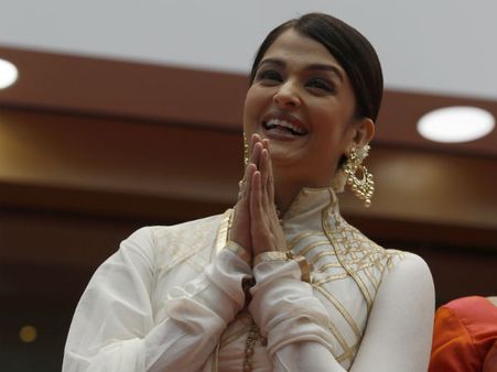 சிறுமியை அடிமையாகக் காட்டும் கல்யாண் ஜுவல்லர்ஸ் - ஐஸ்வர்யா ராய் விளம்பரம்! - கடும் கண்டனம்