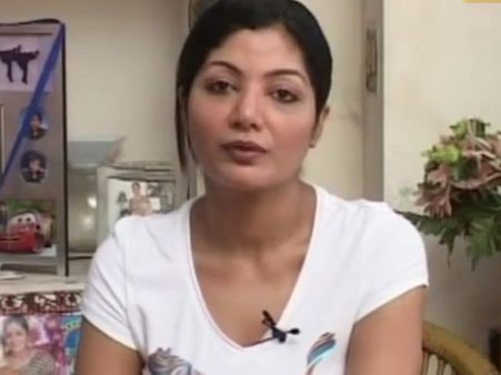 மீண்டும் ஒரு ஆண் சிக்கலில் அல்போன்சா...!