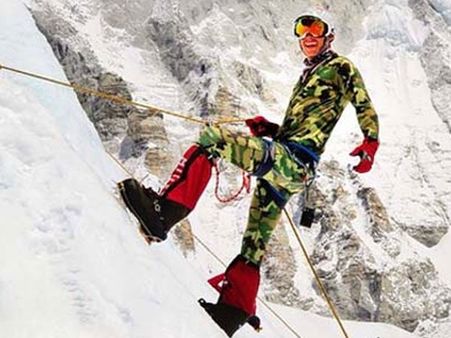 நிலநடுக்கத்தில் சிக்கி... எவரெஸ்ட் பனிக்குள் உறைந்து போன கூகுள் என்ஜினியர்!