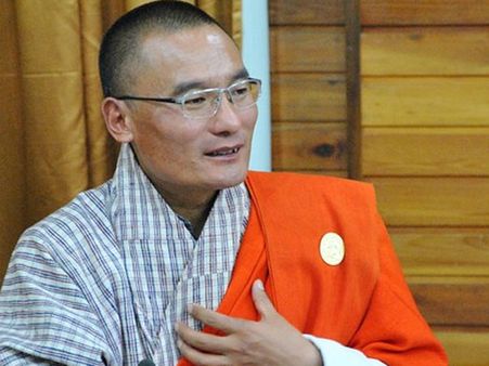 நிலநடுக்கத்தால் பாதிக்கப்பட்ட நேபாளத்திற்கு மருத்துவக் குழுவுடன் வருகை தந்த பூடான் பிரதமர்!