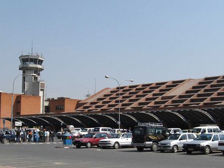 நேபாளத்தை விட்டு வெளியேற திரிபுவன் ஏர்போர்ட்டில் முந்தியடிக்கும் வெளிநாட்டவர்கள்