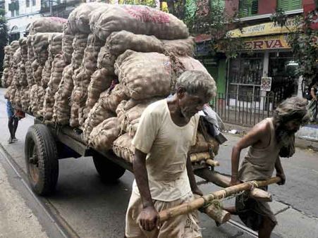 உழைக்கும் நண்பர்களுக்கு ஒரு தினம்- அதுதான் “உழைப்பாளர் தினம்”!