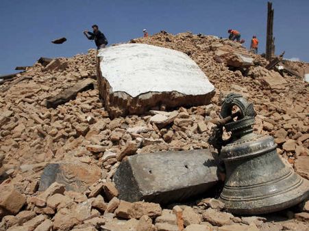 நிலநடுக்கத்தால் சீர்குலைந்த நேபாளத்தில் இன்று 3 முறை நில அதிர்வுகள்