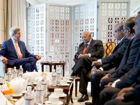 தமிழ்த் தேசியக் கூட்டமைப்பு தலைவர்களையும் சந்தித்தார் ஜான் கெர்ரி! ராணுவத்தை வெளியேற்ற வலியுறுத்தல்!