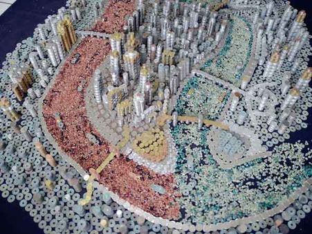 50,000 நாணயங்களால் நகரத்தைக் கட்டிய சீன இளைஞர்