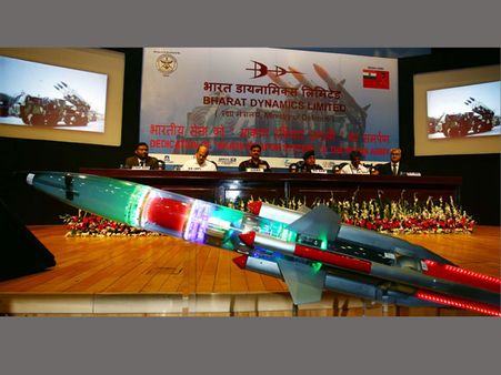 வான்வழிப் பாதுகாப்பில் புதிய அத்தியாயம்... இந்திய ராணுவத்தில் இணைந்தது ஆகாஷ் ஏவுகணை!