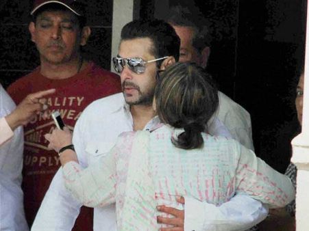 சல்மான்கானை விபத்து வழக்கில் சிக்க வைத்த பக்கத்து வீட்டுக்காரரின் சாட்சியம்!