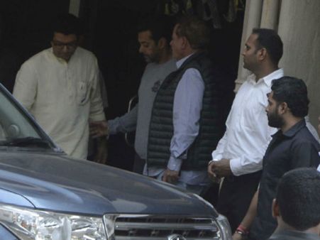 சல்மானை நேரில் பார்த்து ஆறுதல் கூறிய ராஜ் தாக்கரே, ஆமிர் கான்!