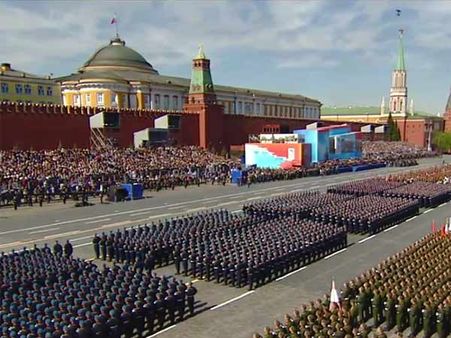 இரண்டாம் உலகப்போர் வெற்றிக் கொண்டாட்டம்: மாஸ்கோ செஞ்சதுக்கத்தில் கண்கவர் பேரணி