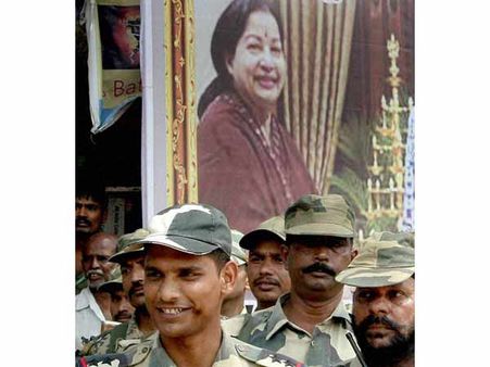 விடுதலையானார் ஜெயலலிதா - பலித்த “தங்கத் தாரகை” போஸ்டர் !