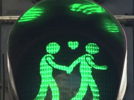 வியன்னாவில் 'கே' படம் வரும் டிராபிக் சிக்னல் விளக்குகள்