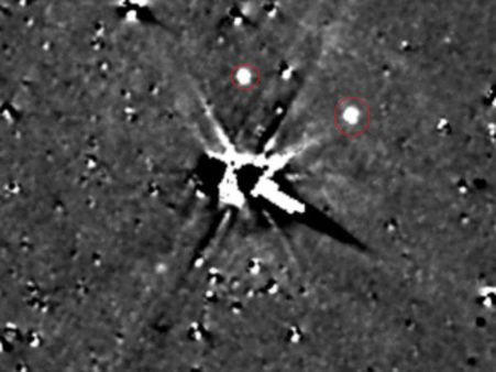 புளூட்டோவின் குட்டி குட்டி நிலாக்களை அழகழகாக போட்டோ எடுத்த நாஸா விண்கலம்