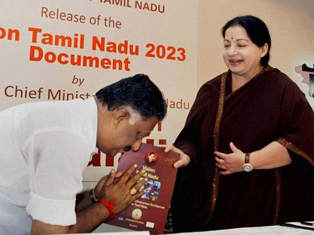 முதல்வர் ஓ.பி.எஸ்., அமைச்சர்களை நேரில் சந்திக்காத ஜெ.- 'இண்டர்காமில்' மட்டுமே ஆலோசனை!!