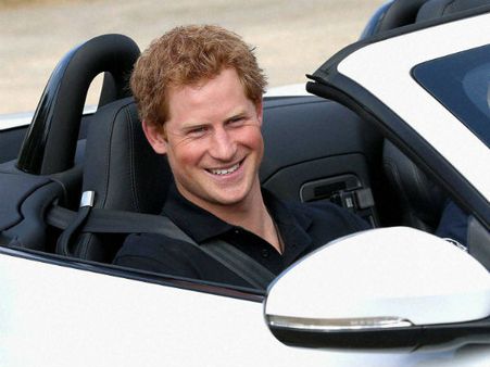 அப்பாக்கும் சொட்டை.. எனக்கும் சொட்டை.. ஹய்யா.... குதூகலிக்கும் இளவரசர் ஹாரி!