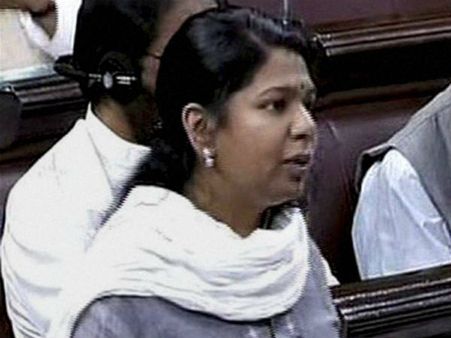 நாடாளுமன்றத்தில் பெண் பணியாளருக்கு பாலியல் தொல்லை: கனிமொழி குரலுக்கு செவிசாய்த்த நாயுடு