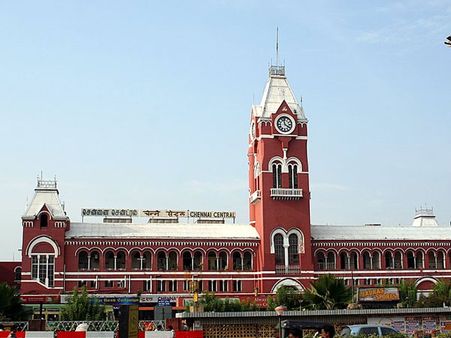 சென்னை சென்ட்ரலில் திடீர் “தீ” – மின் இணைப்பில் ஏற்பட்ட கசிவால் விபரீதம்!