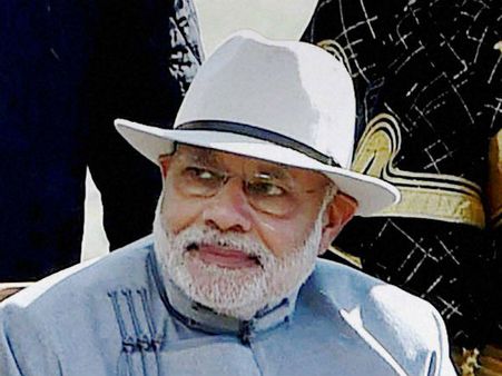 தென் கொரியா சென்றார் மோடி - சியோல் போர் நினைவிடத்தில் அஞ்சலி