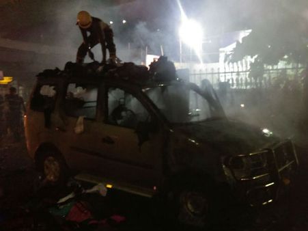 நடுரோட்டில் எரிந்து சாம்பலான கார் – சென்னை குரோம்பேட்டையில் பரபரப்பு