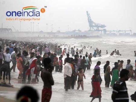 ஒளிந்து விளையாடும் வெயில்.. குளு குளு காற்று... மெரீனாவில் அலைமோதும் கூட்டம்!