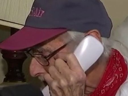 ரொம்ப பசிக்குது... அவசரப் போலீஸுக்கு போன் போட்ட 81 வயது தாத்தா... வாங்கிக் கொடுத்த போலீஸ் அதிகாரி!