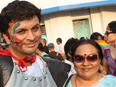 'கே' பையனுக்கு ஏற்ற மணமகன் தேவை: புதுமைத் தாயின் அதிரடி விளம்பரம்