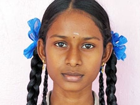 10ம் வகுப்பு தேர்வு.. மாநில அளவில் 2வது இடத்தைப் பிடித்த பள்ளிப் பேருந்து ஓட்டுநரின் மகள்!