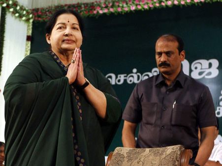 ஜெயலலிதா பதவியேற்பு விழாவை போட்டிபோட்டு நேரடி ஒளிபரப்பு செய்த கன்னட சேனல்கள்!