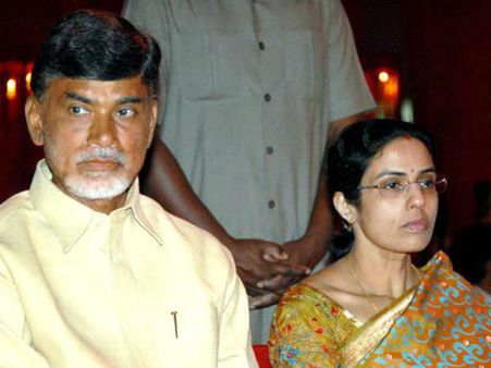 உடற்பயிற்சி செய்கையில் கீழே விழுந்து சந்திரபாபு நாயுடுவின் மனைவிக்கு எலும்பு முறிவு