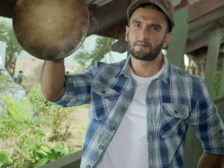 ரூ. 750 இருந்தா ‘இப்படி’ நல்லதும் பண்ணலாம்... ரன்வீர் சிங்கின் க்யூட் வீடியோ!