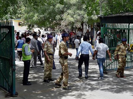 டெல்லி விமான நிலையத்தில் திடீர் கதிரியக்க கசிவு.. பயணிகள் பீதி!