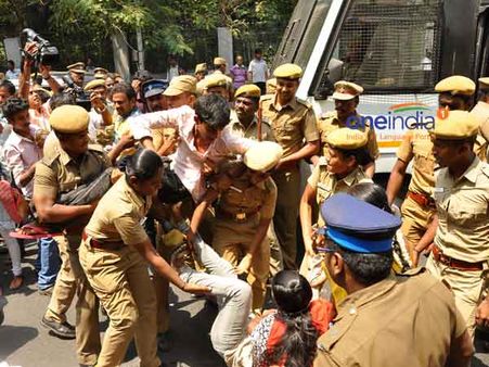 பெரியார்- அம்பேத்கர் அமைப்புக்கு தடை: சென்னை ஐ.ஐ.டி.யை முற்றுகையிட்ட நூற்றுக்கணக்கானோர் கைது!!