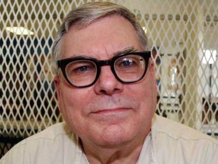 4 பேரைக் கொன்று விமானத்தைத் திருடிய 67 வயது தாத்தா... மரண தண்டனை!