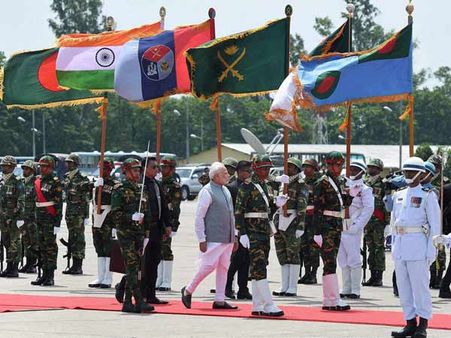2 நாள் பயணமாக வங்கதேசம் சென்றார் மோடி! இரு நாடுகளுக்கும் பஸ் சேவை தொடக்கம்!!