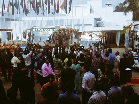 இந்தியா - வங்கதேசம் இடையே 2 வழித்தடங்களில் பஸ் போக்குவரத்து தொடங்கியது