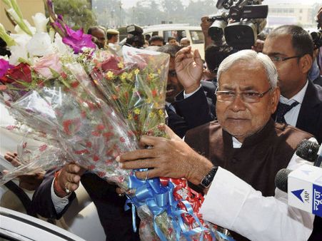 பீகார் தேர்தல்: ஐ.ஜனதா தளம்- ராஷ்டிரிய ஜனதா தள கூட்டணியின் முதல்வர் வேட்பாளர் நிதிஷ்குமார்!