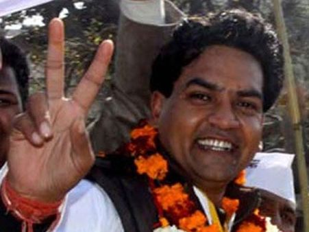 தோமர் ராஜினாமா- டெல்லி புதிய சட்டத்துறை அமைச்சராக கபில் மிஸ்ரா நியமனம்!