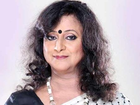 இந்தியாவின் முதல் திருநங்கை கல்லூரி முதல்வராக பொறுப்பேற்றார் மனாபி