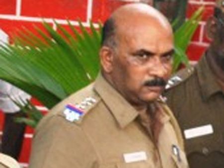 செம்மரக் கடத்தல் வழக்கில் திருப்பம்: 'தண்ணிகாட்டிய' டி.எஸ்.பி. தங்கவேல் கைது!!