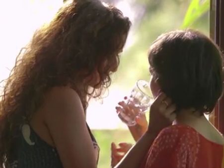 போல்டு இஸ் பியூட்டிபுல் வைரலாகும் லெஸ்பியன் விளம்பரம்