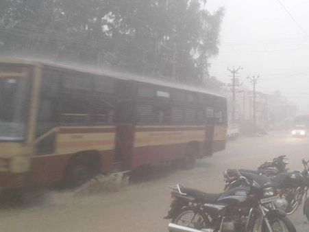 சென்னையில் மாலையில் புழுக்கம்... நள்ளிரவில் கொட்டிய மழை...