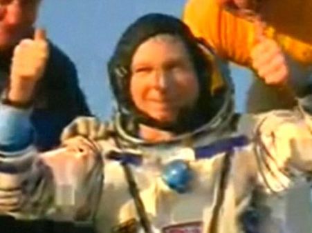 விண்ணிலிருந்து மண்ணுக்கு பத்திரமாக வந்து சேர்ந்த 3 விண்வெளி வீரர்கள்.. இத்தாலி வீராங்கனை சாதனை!