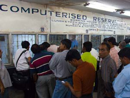 ரயில் பயணிகள் கவனத்திற்கு… தட்கல் டிக்கெட் ரிசர்வேசன்… ஜூன் 15 முதல் நேரம் மாறுது!