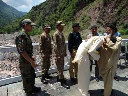 எல்லை தாண்டி வந்த பாக். ஆக்கிரமிப்பு காஷ்மீரீயை திருப்பி அனுப்பி வைத்த இந்திய ராணுவம்