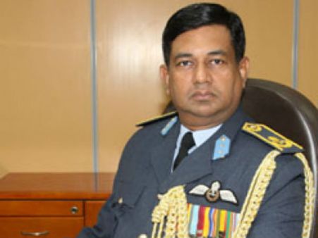 விடுதலைப் புலிகளின் தாக்குதலில் உயிர் தப்பியவர் இலங்கை விமானப்படையின் புதிய தளபதி!