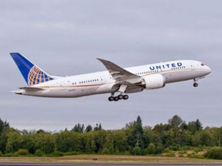 2 மர்ம நபர்களை அமெரிக்காவுக்கு ஏற்றிச் செல்ல யூ-டர்ன் அடித்து டெல்லி ஏர்போர்ட்டுக்கு வந்த விமானம்