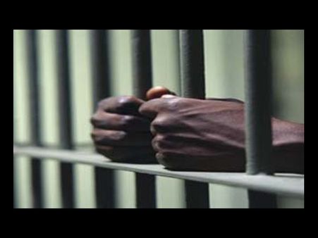 மருத்துவமனையில் இருந்து கைதி தப்பி ஓடியதால் பரபரப்பு